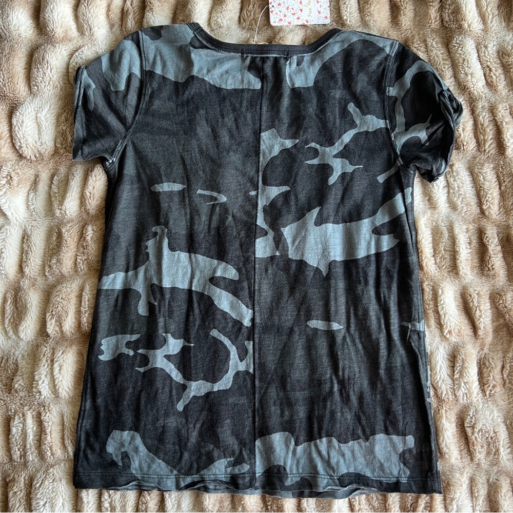 NWT Free People Clare Short Sleeve black and grey camo T shirt - Picture 5 of 8